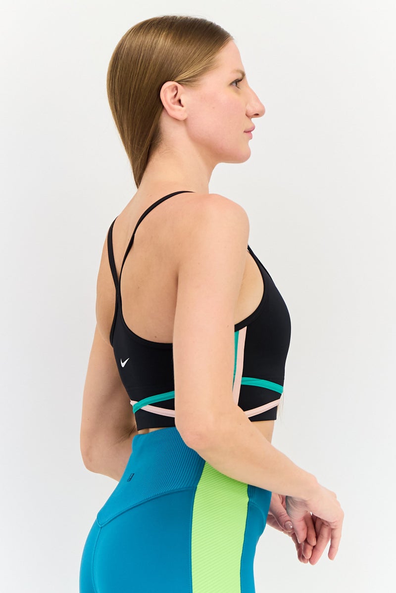 Nike حمالة صدر رياضية مبطنة بشعار العلامة التجارية للنساء، سوداء - Image 4