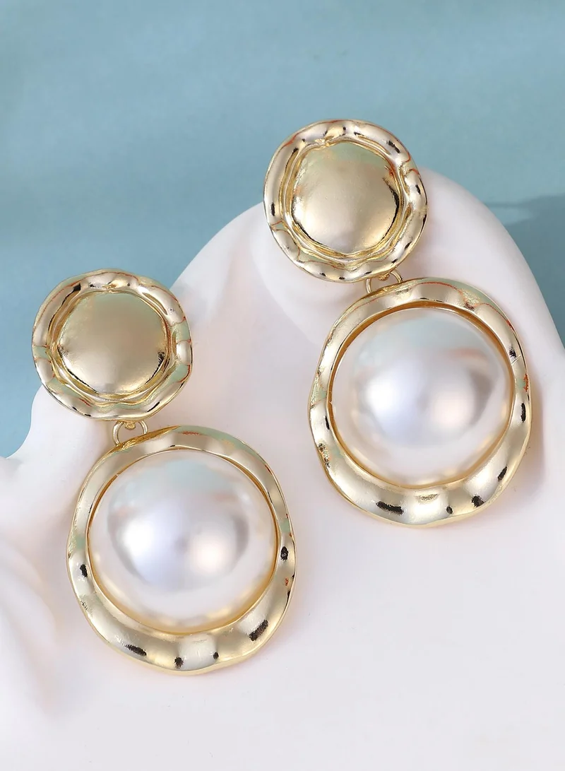 سوهي أقراط روما بيرل للنساء بلون كاليفورنيا من اللؤلؤ الصناعي والمعدن مع إغلاق بالضغط