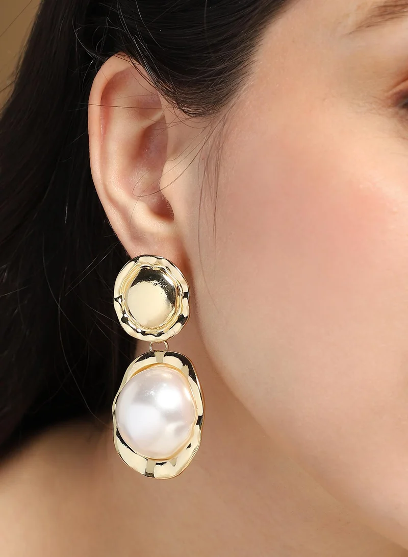 سوهي أقراط روما بيرل للنساء بلون كاليفورنيا من اللؤلؤ الصناعي والمعدن مع إغلاق بالضغط