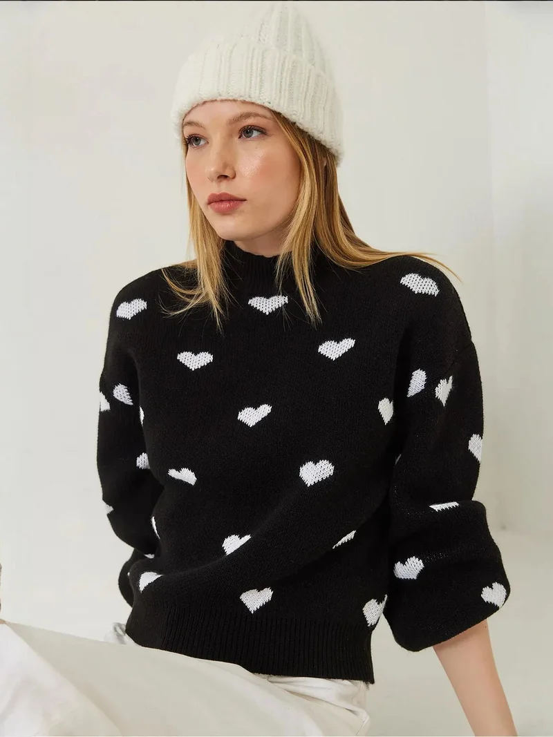 بيانكو لوتشي كنزة بياقة دائرية بتصميم قلوب بقصة مريحة من لوتشي