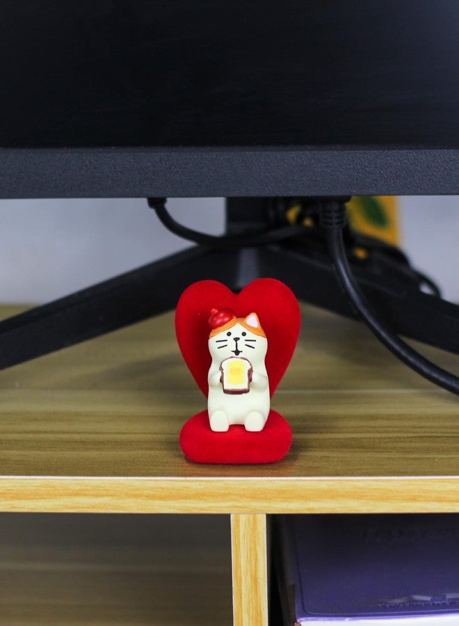 Mevodeata Cute Mini Cat Eating Toast Bread Figurine with Small Sofa Resin Cat Figure for Office Home Decor - Cute Cat Gift for Cat Lovers (Love Shaped Sofa) - Image 3