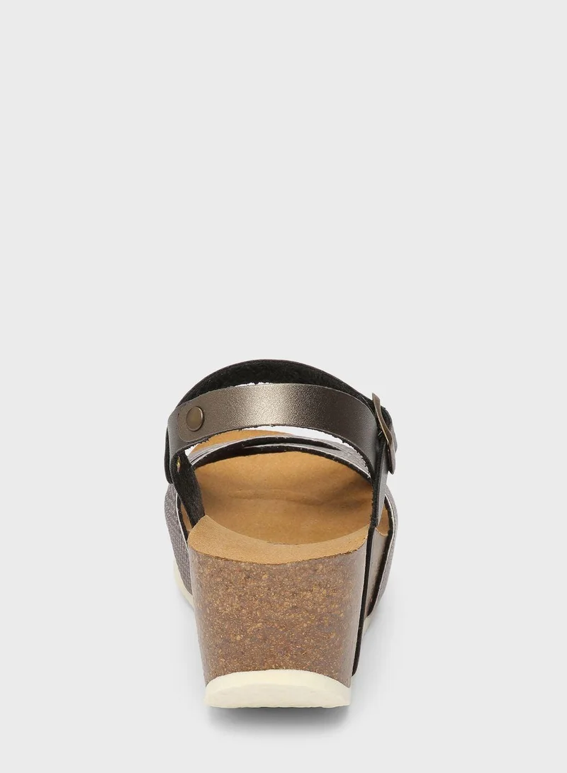 بيتون صندل فينوس بأشرطة وكعب عريض متوسط الطول