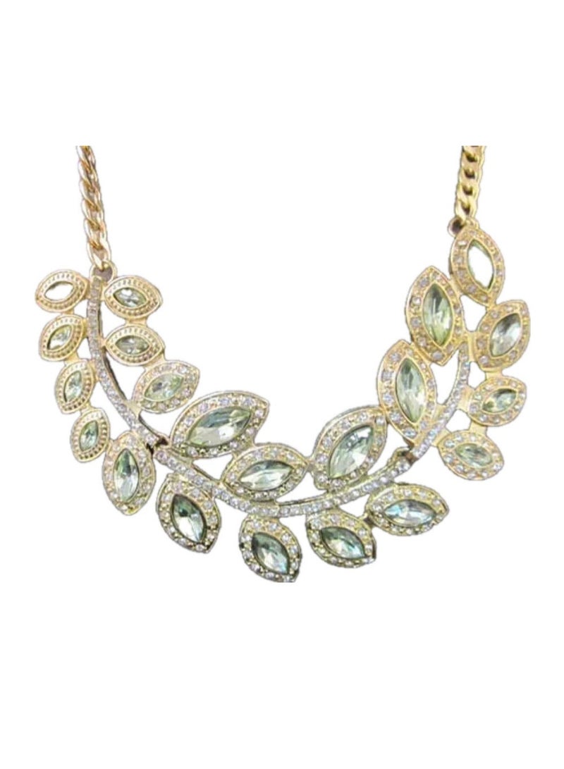 Arabian Luxury Jewellery Leaf Statement Necklace, Golden Metal, Oriental Style Fashion Necklace for Women Girls, Gold Color, Accessory for Special Occasion Wedding Engagement Celebration Birthday Present Idea for her Valentine's Day Mother's Day Ramadan Kareem Eid - Image 3
