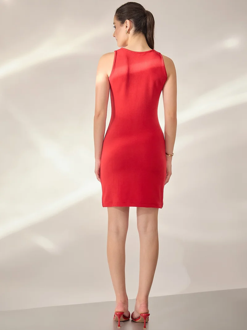 بانيت فستان قصير بلا أكمام مضلّع لتقسيم الجسم (Bodycon)