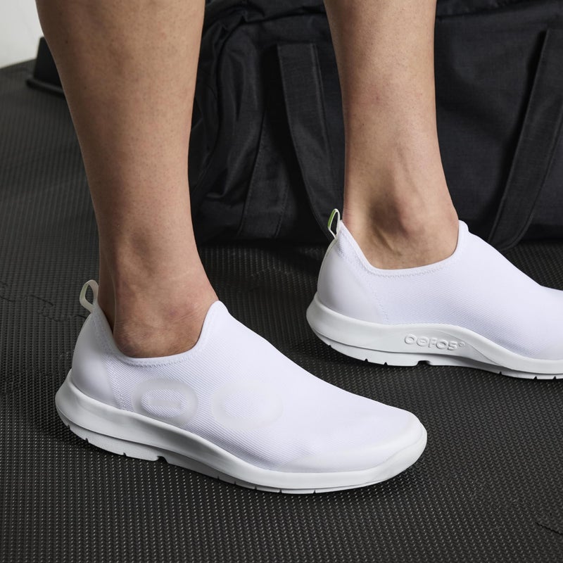 OOFOS OOmg Sport Low Recovery Shoe, White - Womenâ€™s Size 7 - Image 3