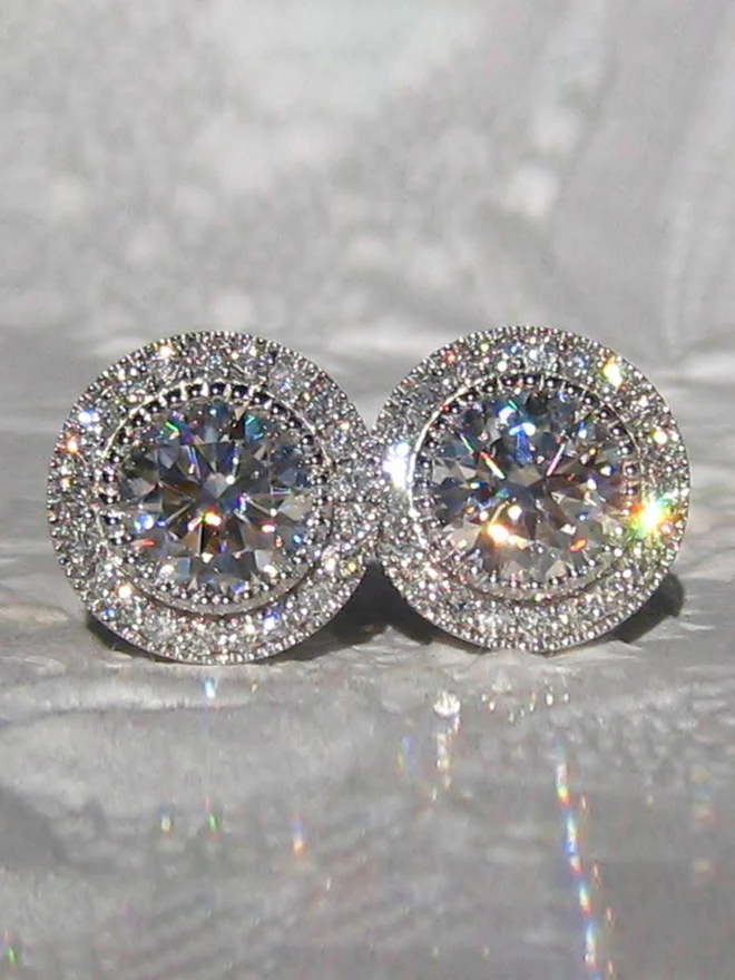 Styli Halo Diamond Stud Earrings