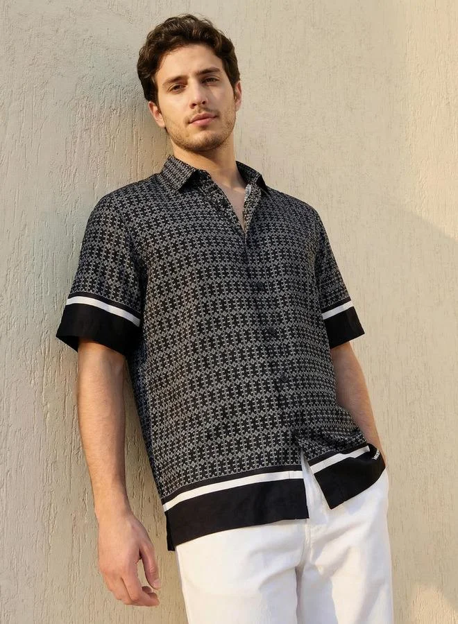 إمبيرور Emperor Men Regular Fit Collared Printed Short Sleeve Shirt