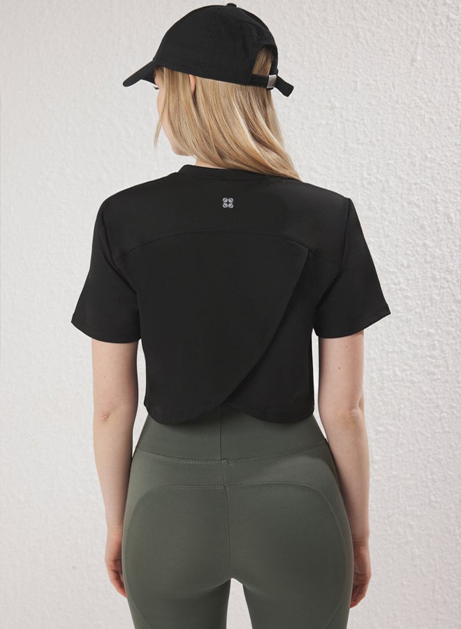 trendyol Black Diver/Scuba Fabric Double Breasted Back Detail Crop Sport Knitted T-Shirt - Image 4