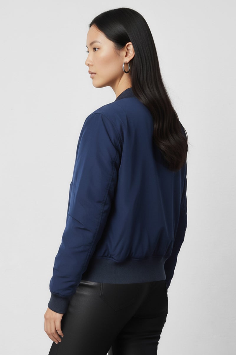 LACOSTE جاكيت بومبر بشعار العلامة التجارية للنساء، أزرق داكن - Image 4