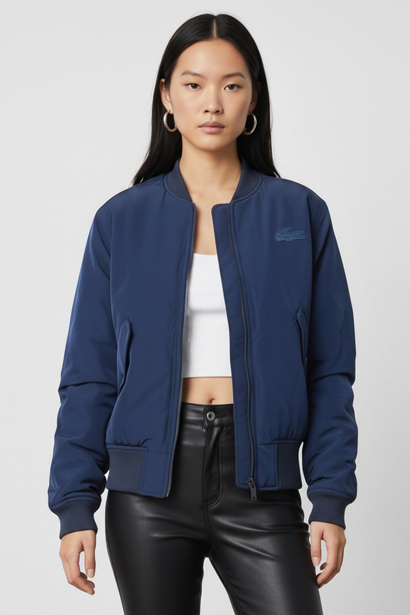LACOSTE جاكيت بومبر بشعار العلامة التجارية للنساء، أزرق داكن - Image 2