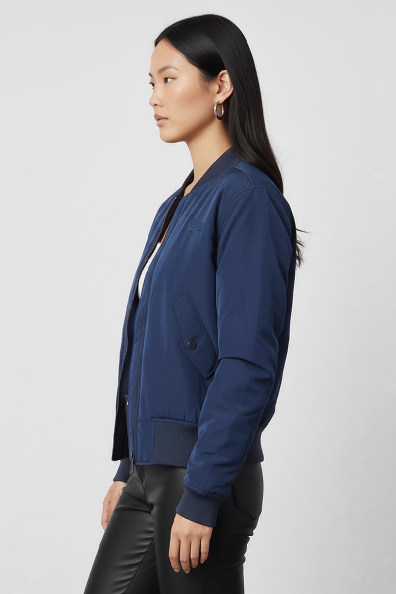 LACOSTE جاكيت بومبر بشعار العلامة التجارية للنساء، أزرق داكن - Image 3