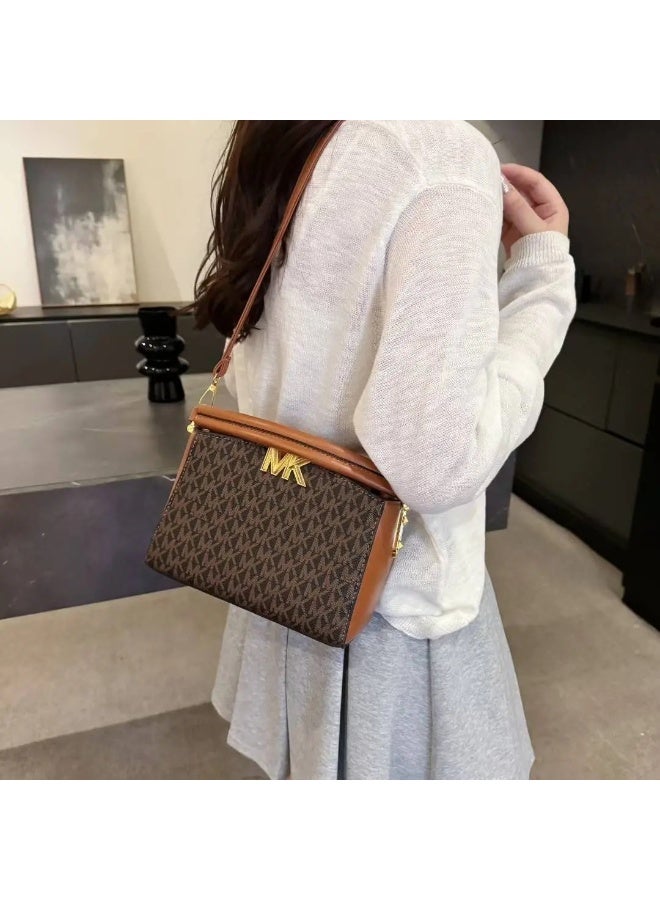 MK classic bag, can be converted into a crossbody bag, suitable for holding camera lenses. Classic themed design - Image 2