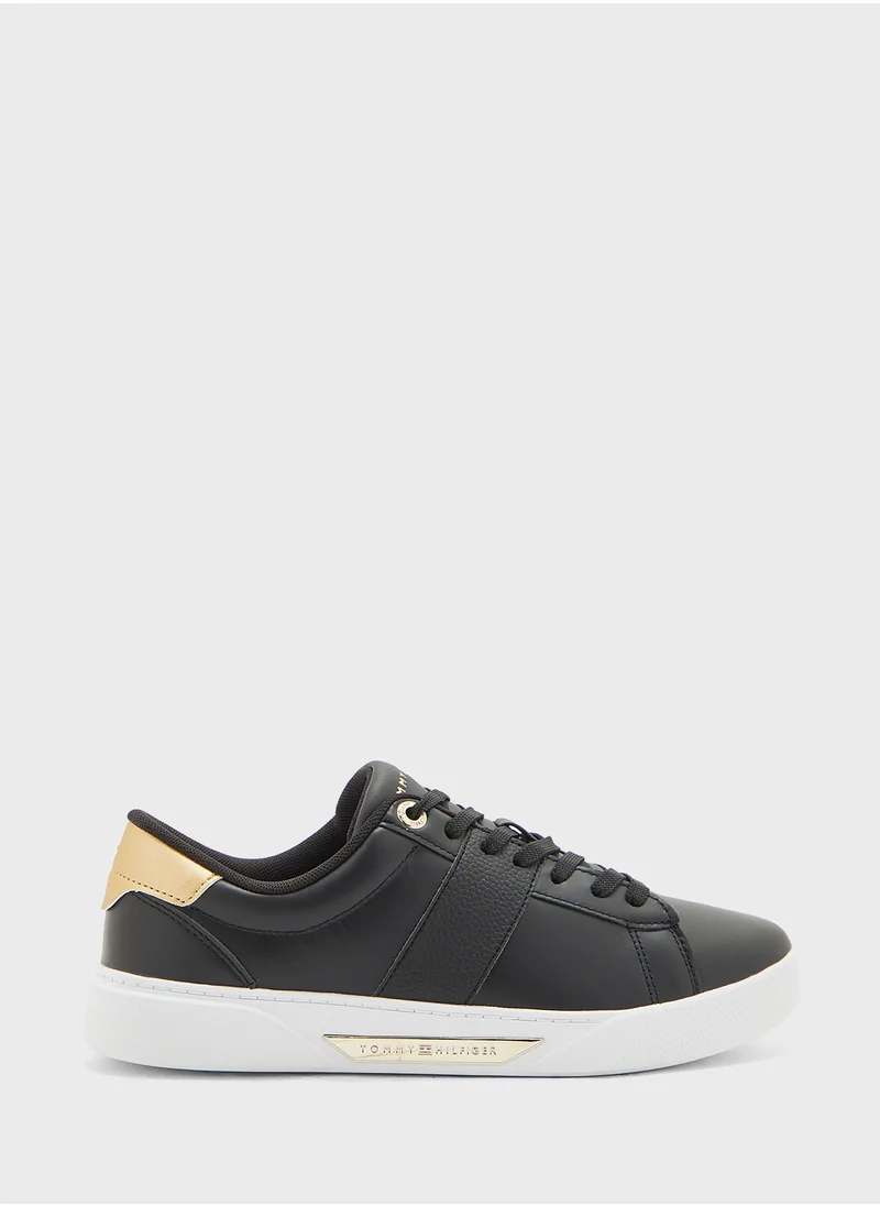 تومي هيلفيغر CHIC PANEL COURT SNEAKER
