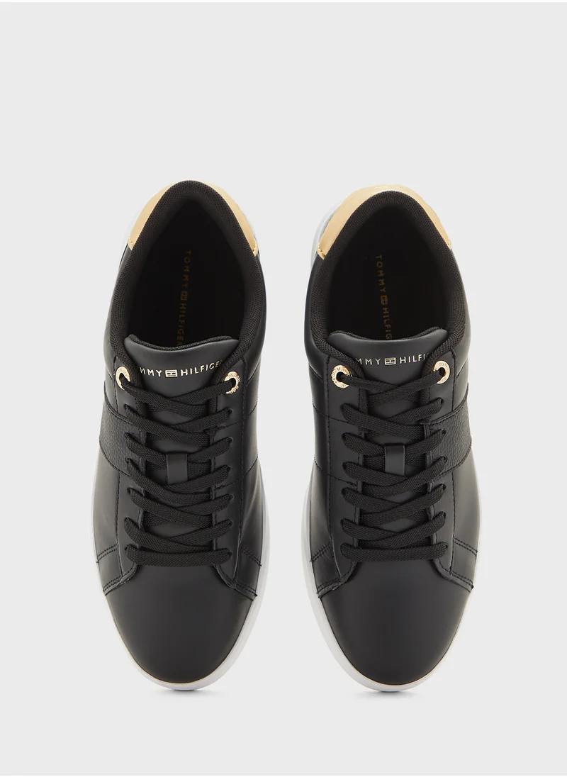 تومي هيلفيغر CHIC PANEL COURT SNEAKER