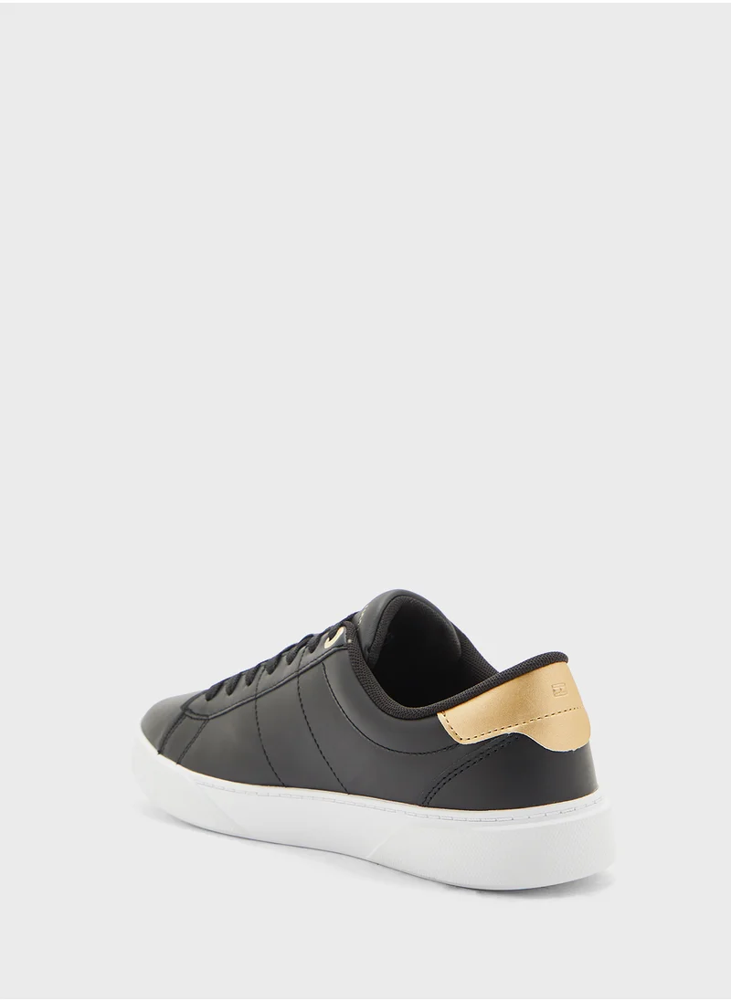 تومي هيلفيغر CHIC PANEL COURT SNEAKER