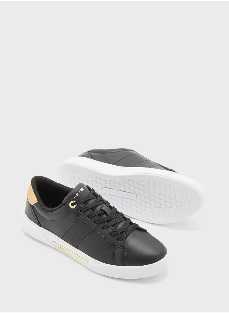 تومي هيلفيغر CHIC PANEL COURT SNEAKER