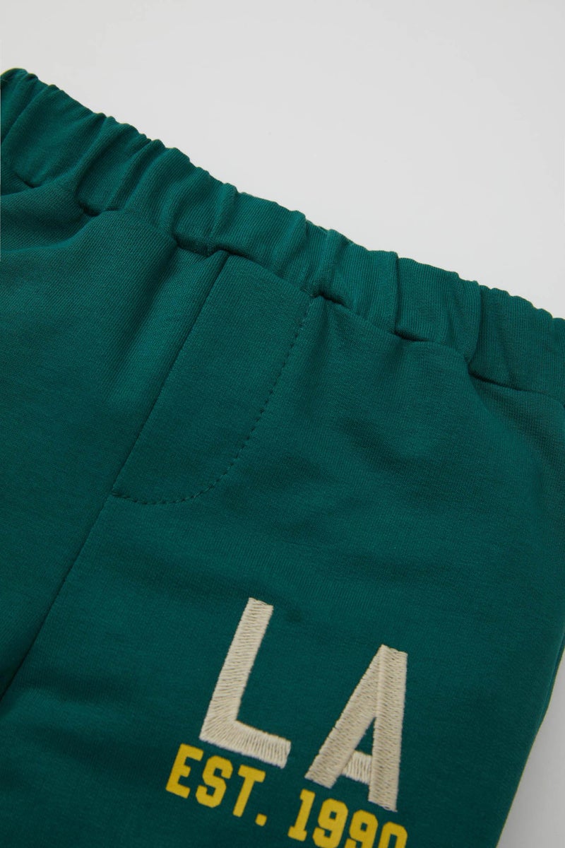 ديفاكتو بنطلون سويت بانتس بيبي اولادي بطبعة شعار وقصة عادية - Image 4