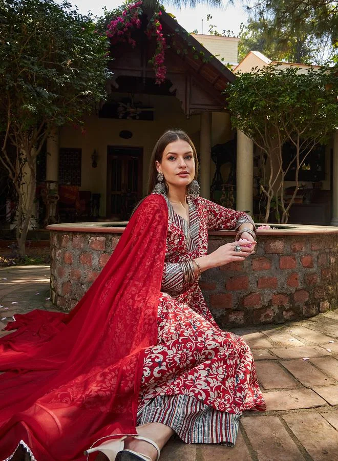 SASSAFRAS SASSAFRAS Maroon Geometric Print V-Neck Kurta with Pencil Pants and Dupatta Set