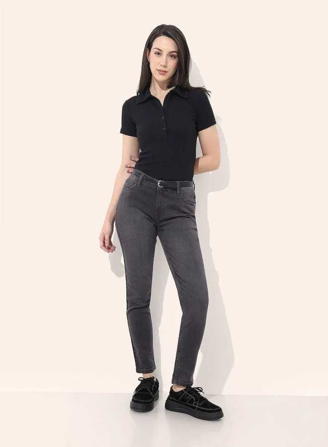 مرفوعة Women Slim Fit Solid Mid Rise Jeans