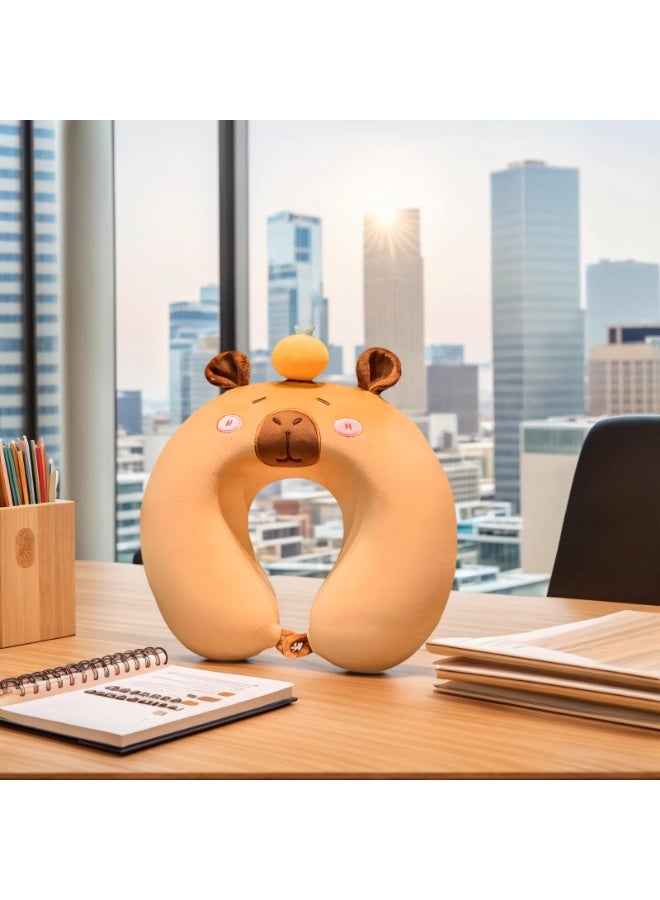وسادة سفر، وسادة رقبة من إسفنج الذاكرة بتصميم حيوان لطيف مع غطاء قابل للفصل للنوم للأطفال والكبار، وسادة كرتونية محمولة على شكل حرف U للسفر بالطائرة والسيارة (كابيبارا برتقالي) - Image 1