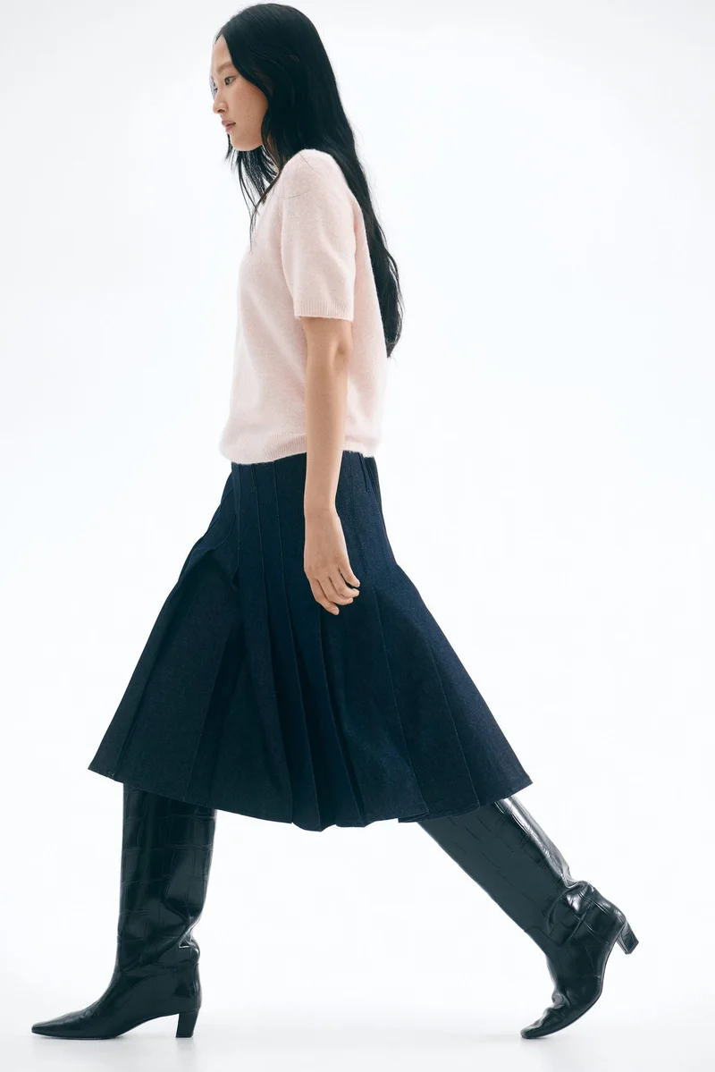 اتش اند ام كنزة محبوكة من نسيج ناعم