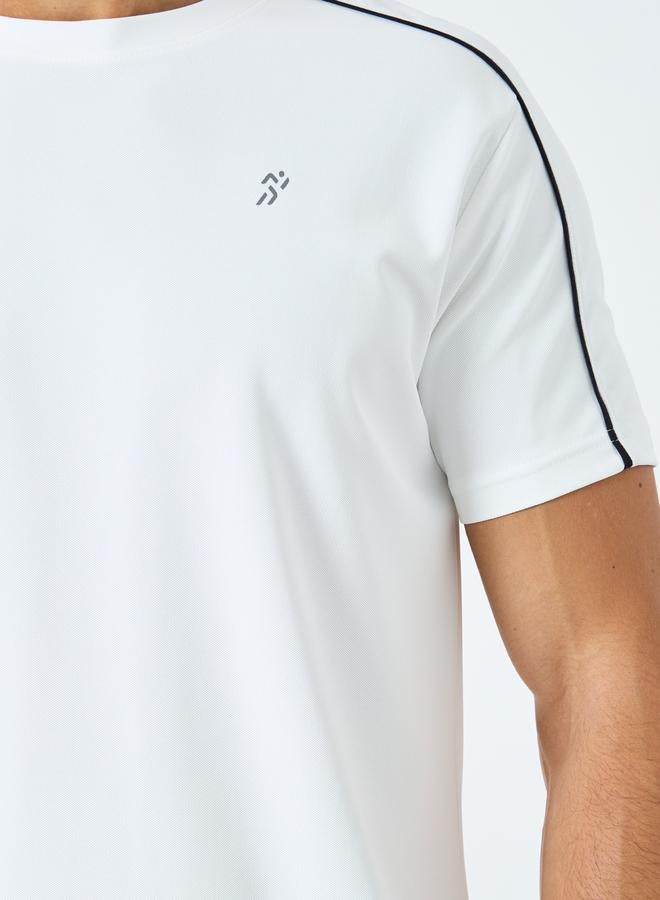 Styli Active Men Contrast Piping Detail Workout T-Shirt - Image 3