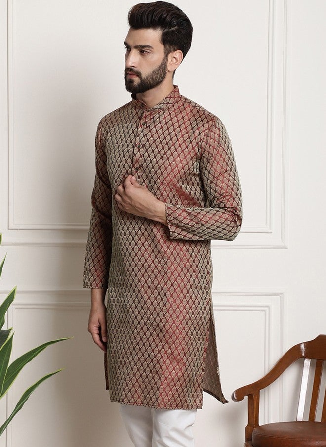 Sojanya Maroon & Golden Ethnic Motifs Jacquard Silk Kurta for Men - Image 3
