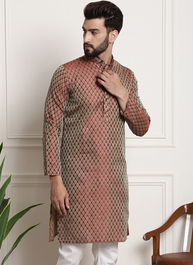 Sojanya Maroon & Golden Ethnic Motifs Jacquard Silk Kurta for Men - Image 4
