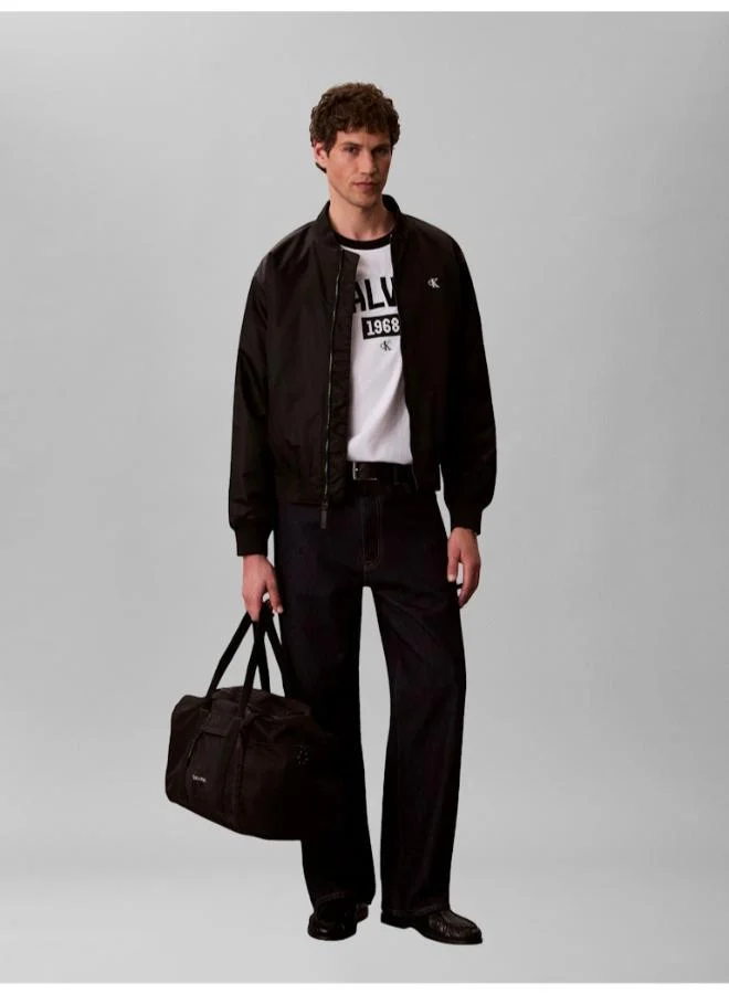 كالفن كلاين حقيبة دافل جريئة