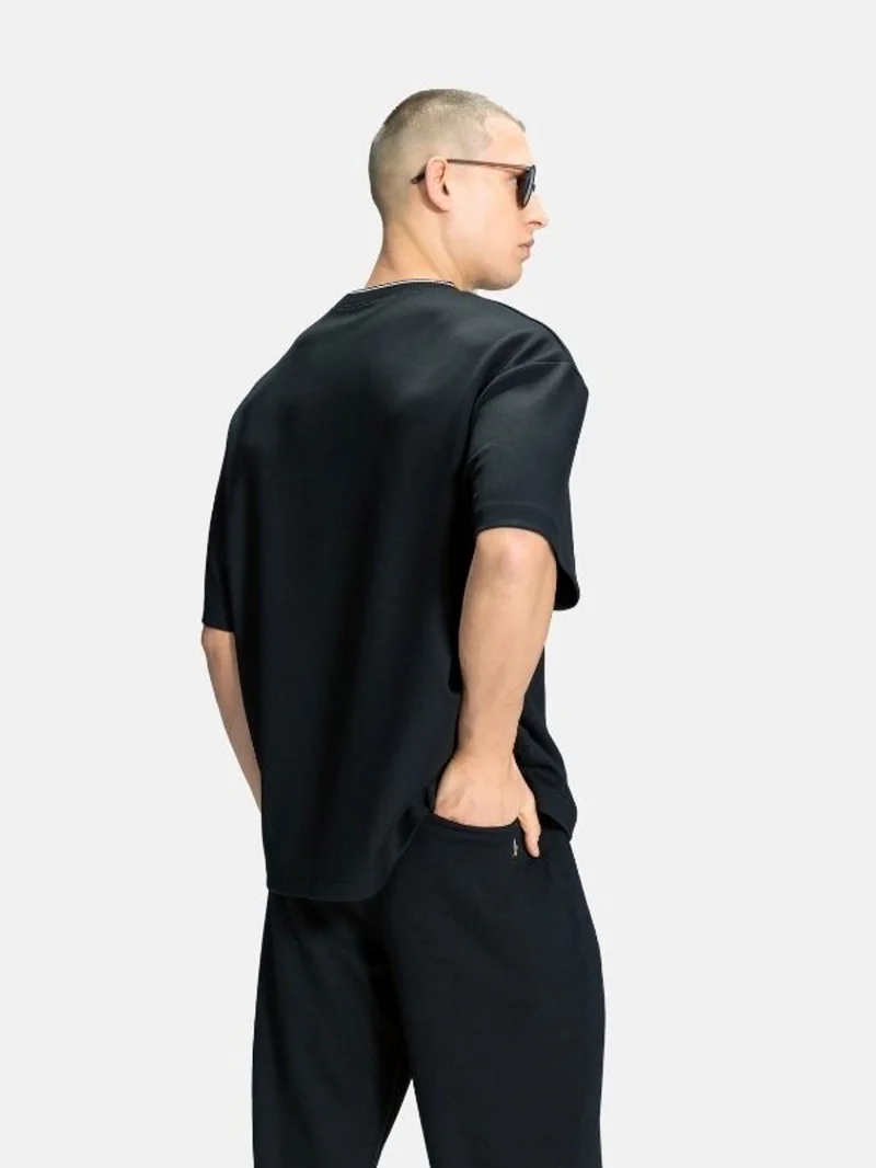 آزرز تيشيرت فضفاض بقَصة بوكسي وملمس ناعم