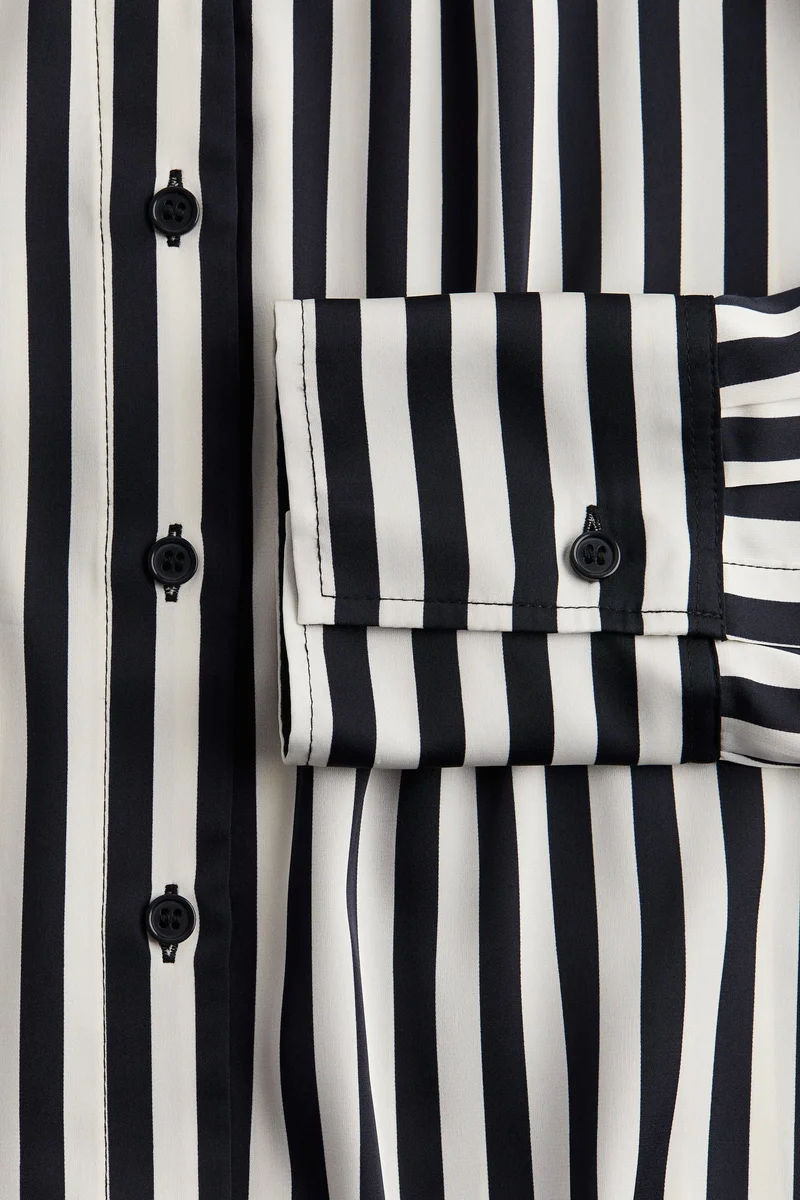 اتش اند ام بلوزة بقبة على شكل حرف الـV