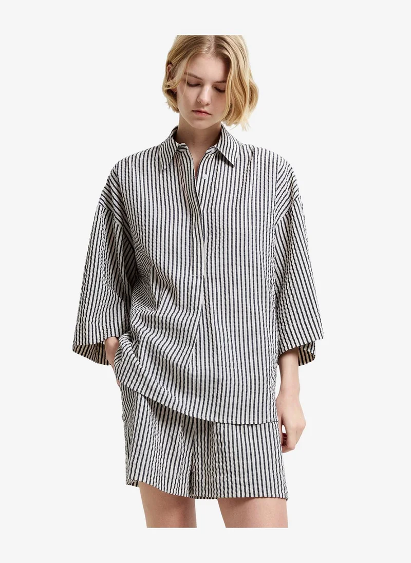 فرنش كونكشن Women's Lia Seersucker Monochrome Striped Relaxed Shirt