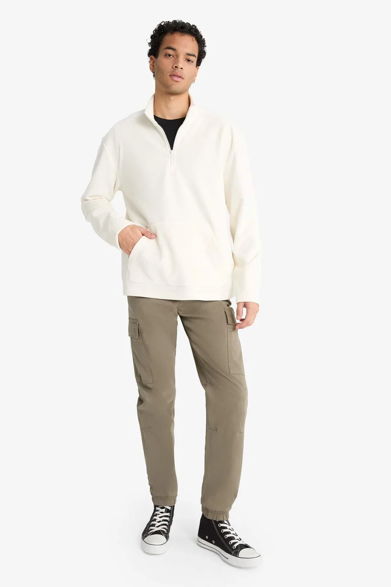 ديفاكتو Regular Fit Stand Collar Half Zippered Velvet Sweatshirt
