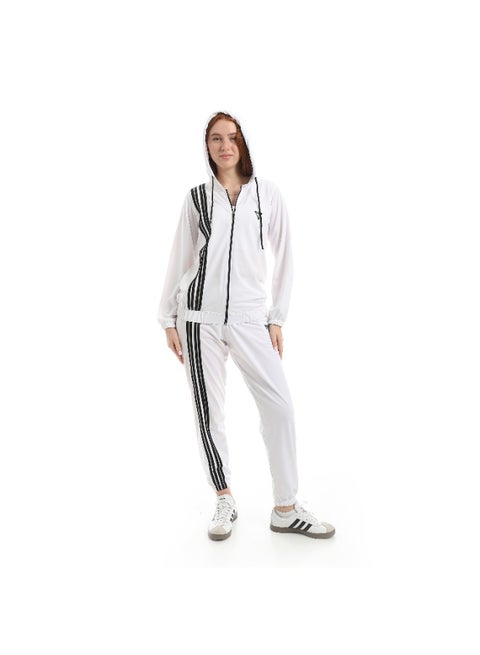 Women's two-piece tracksuit with front zipper and 4-stripes design