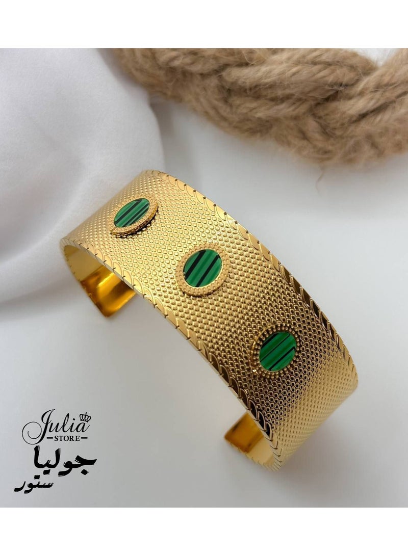 جوليا ستور سوار ذهبي أنيق من الفولاذ المقاوم للصدأ مطلي بالذهب عيار 18 قيراطًا للنساء، سوار سميك بسيط مع خطاف، مجوهرات بسيطة مصنوعة يدويًا ومطلية بالذهب عيار 18 قيراطًا  - Image 3