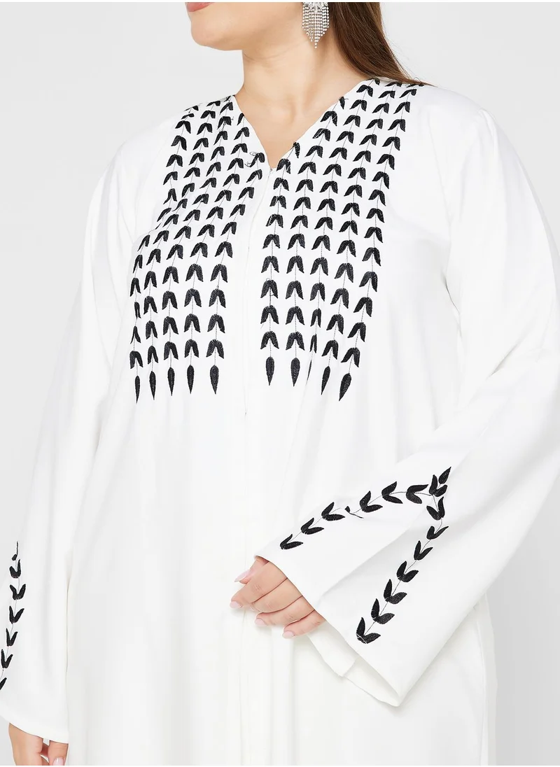 Khizana Plus size detailed front abaya with sheila