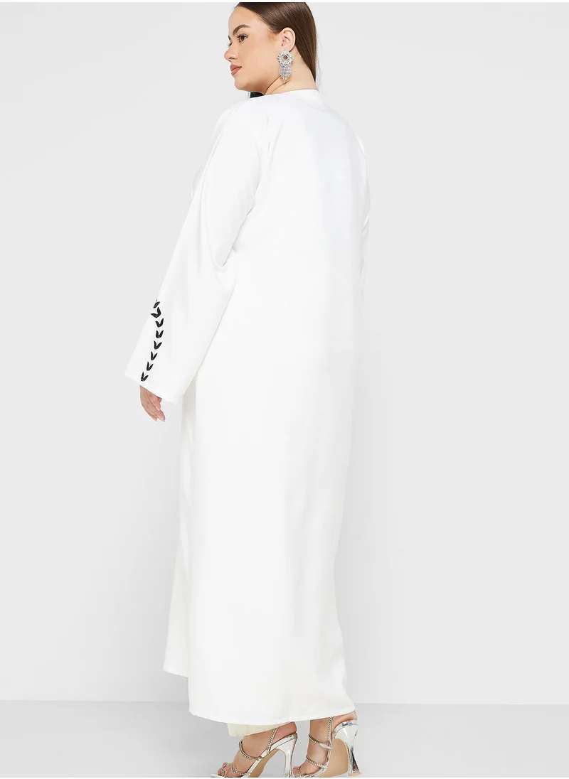 Khizana Plus size detailed front abaya with sheila