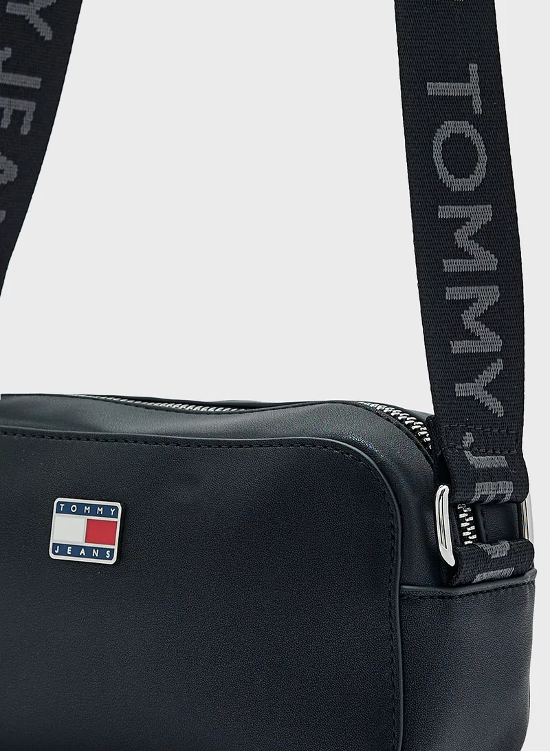 تومي جينز Logo Detail Zip Over Crossbody