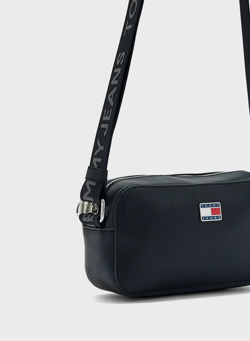 تومي جينز Logo Detail Zip Over Crossbody