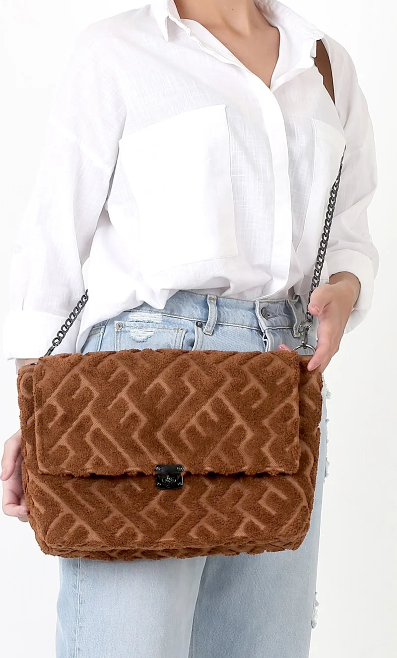 هامور Dough Women's Fabric Hand and Shoulder Bag Maze Brown Fur Plush Knitted Crossbody Bag