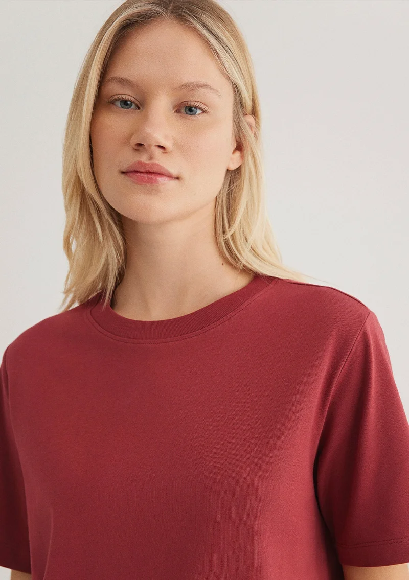 مافي تيشيرت أحمر أساسي