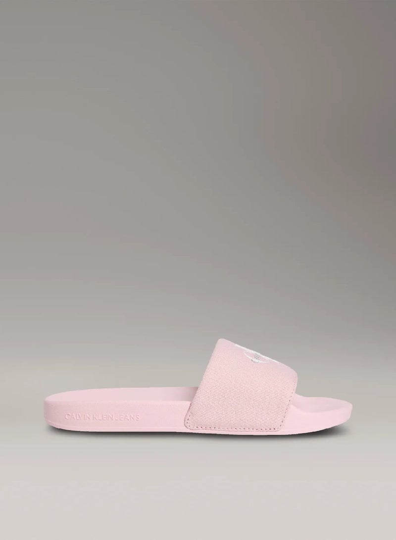 كالفن كلاين جينز شبشب بشعار - Image 1