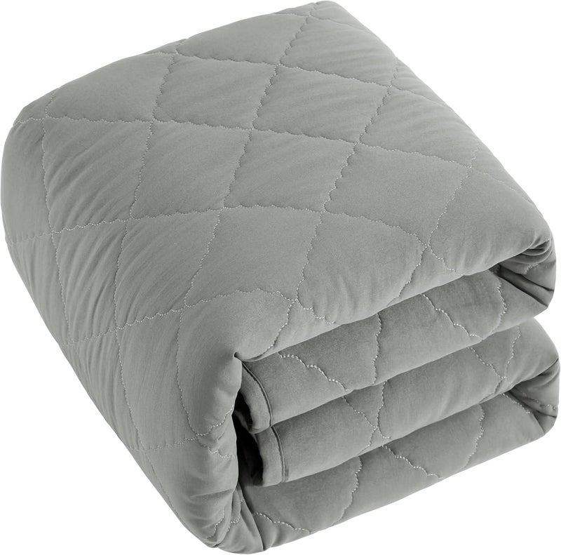 BEDSUM 100% Brushed Microfiber Down Alternative Toddler Comforter - Image 1