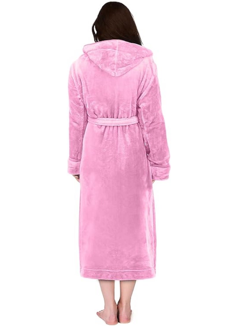This bathrobe is made of soft, flexible wool that perfectly warms the body, making it the perfect choice for use after a shower or for relaxing at home. Its comfortable design ensures ease of movement, while the hood keeps the hair dry and protected from external elements. Whether you are looking for a product that combines elegance and practicality or a special gift for your loved ones, this robe will make a wonderful addition to your collection of personal care supplies.