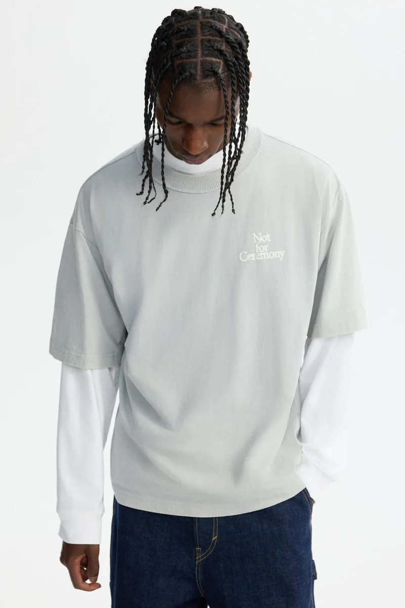 اتش اند ام تي-شيرت مطبوع بتصميم فضفاض