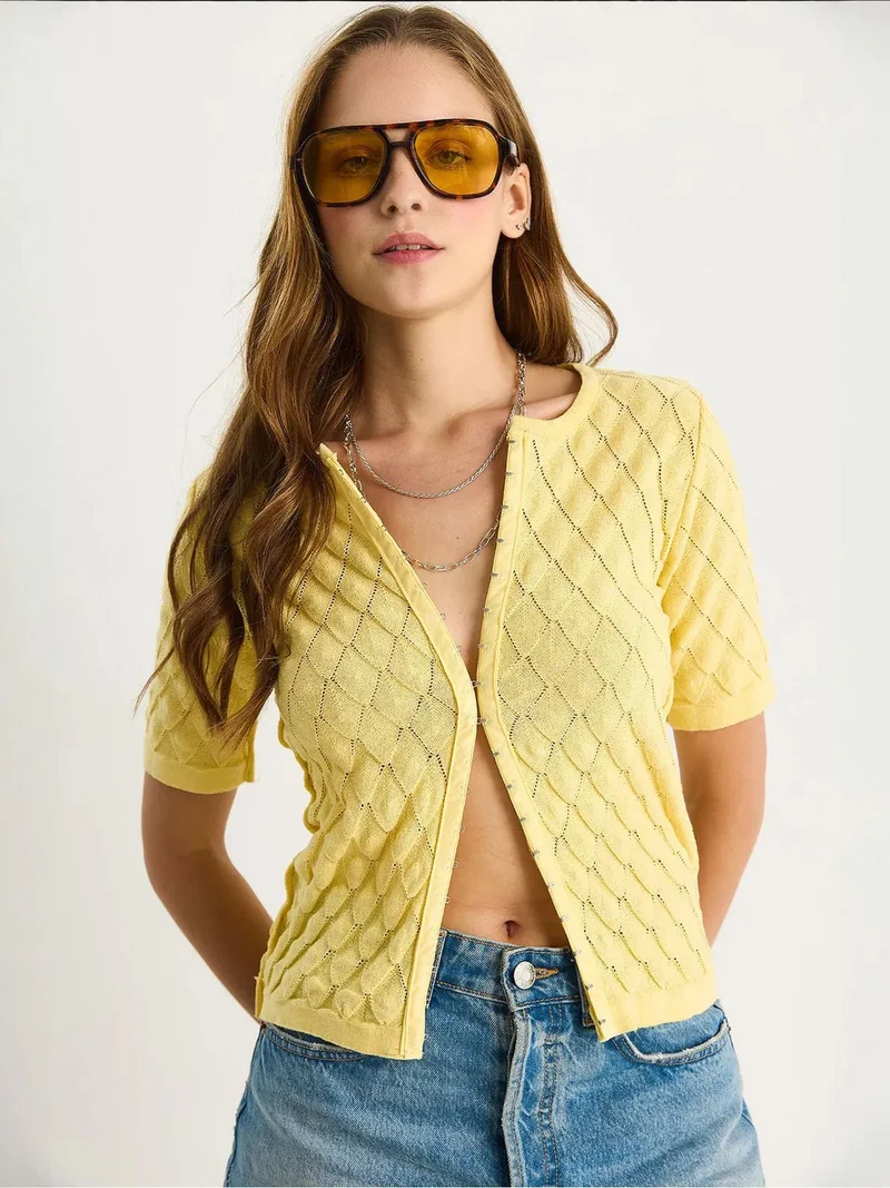 Bianco Lucci Short Sleeve V-Neck Textured Knit Cropped Cardigan