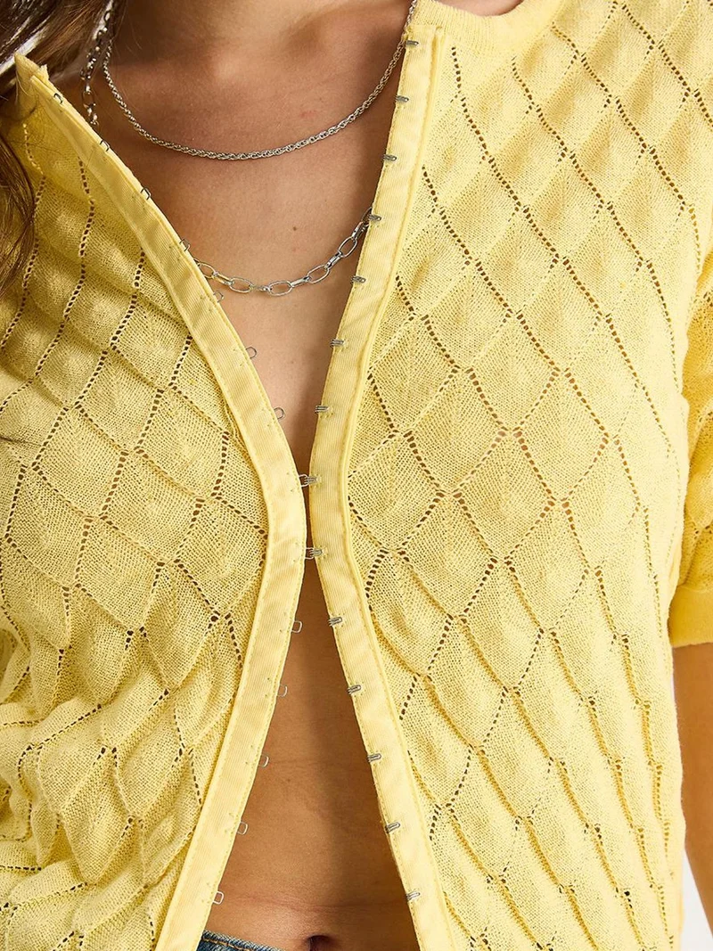 Bianco Lucci Short Sleeve V-Neck Textured Knit Cropped Cardigan