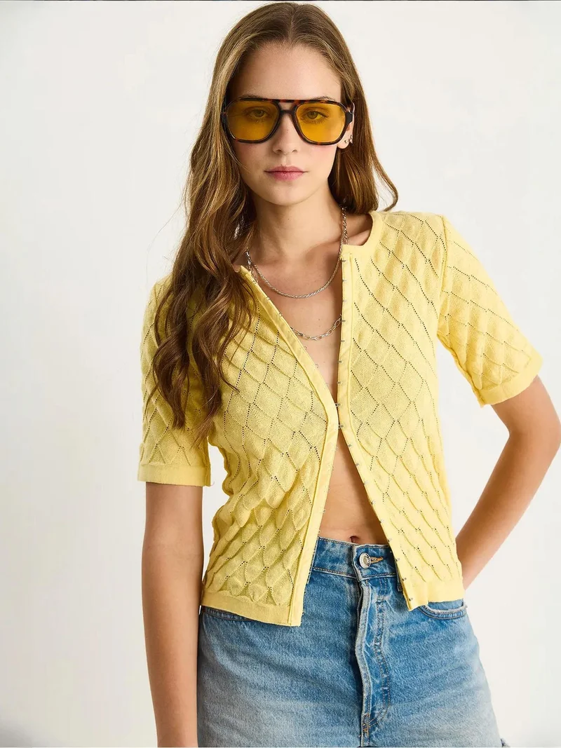 Bianco Lucci Short Sleeve V-Neck Textured Knit Cropped Cardigan