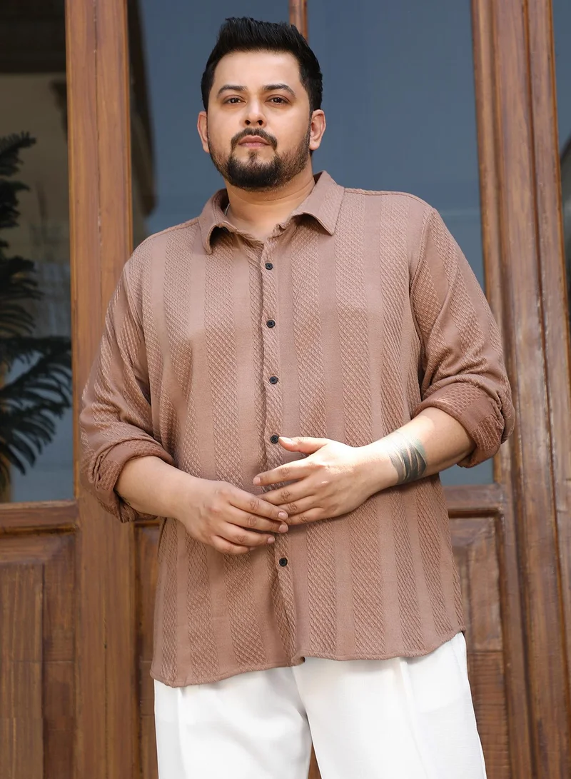 انستافاب بلس قميص رجالي Instafab Plus بني فاتح بنقشة جلد التمساح للملابس الكاجوال