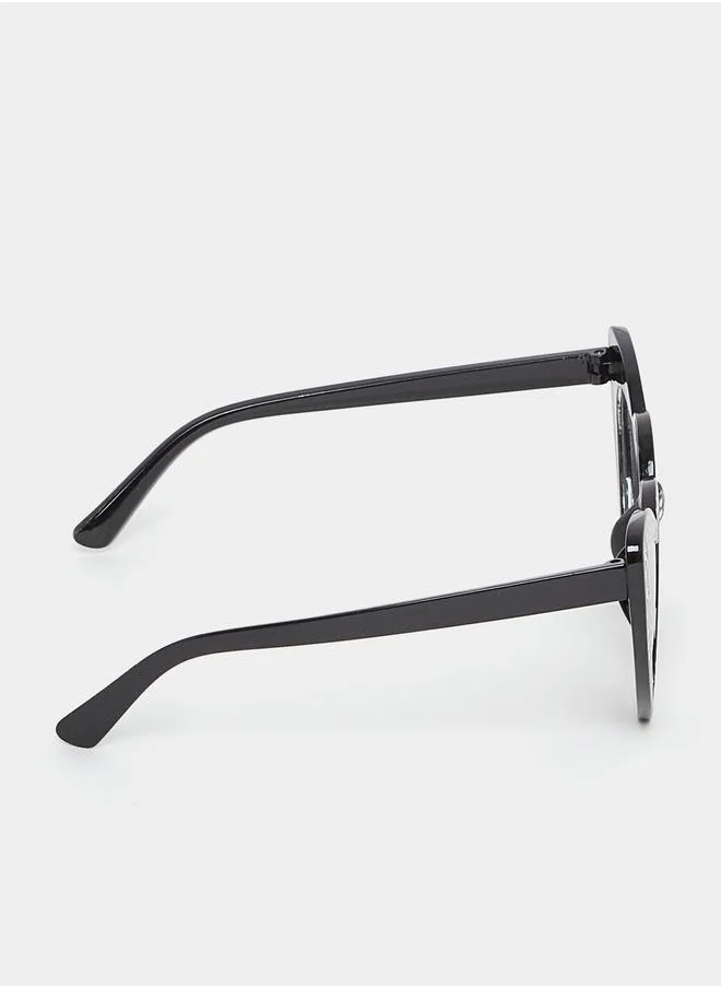 Styli Embellished Heart Shape Sunglasses